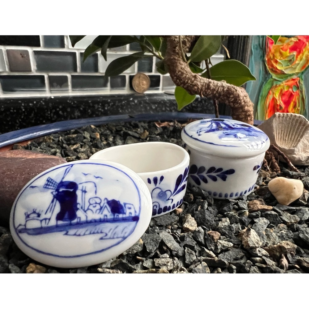 💙 🤍 Vintage Ramsel Porcelain Hand Painted Trinket Box